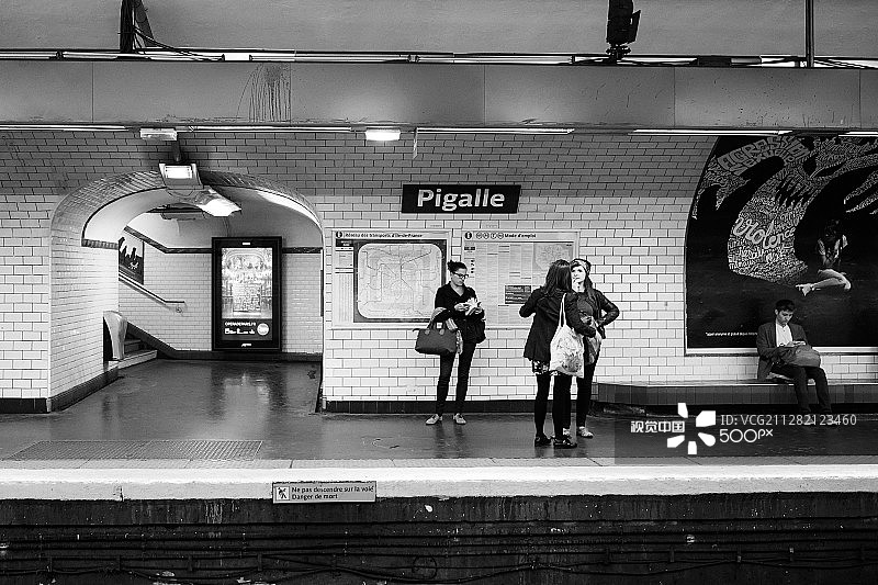 巴黎的皮加勒地铁站图片素材