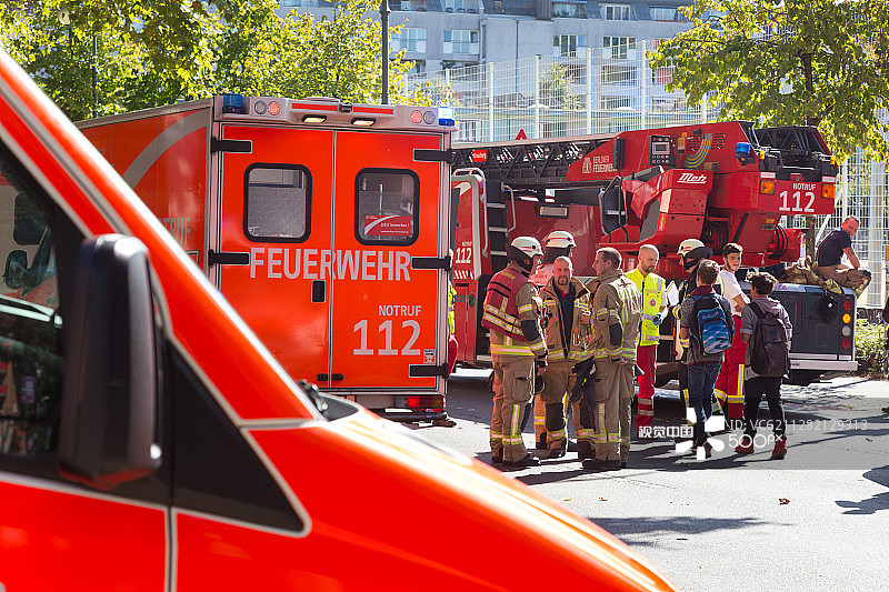 化学事故现场的紧急救援队图片素材