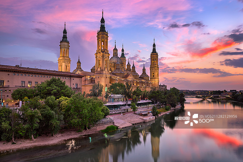 萨拉戈萨皮拉尔圣母圣殿图片素材