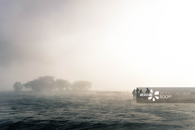 泗水至布罗莫火山的道路，印度尼西亚图片素材
