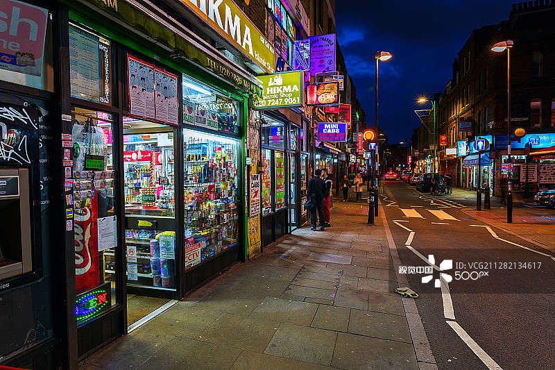 夜晚的砖巷图片素材