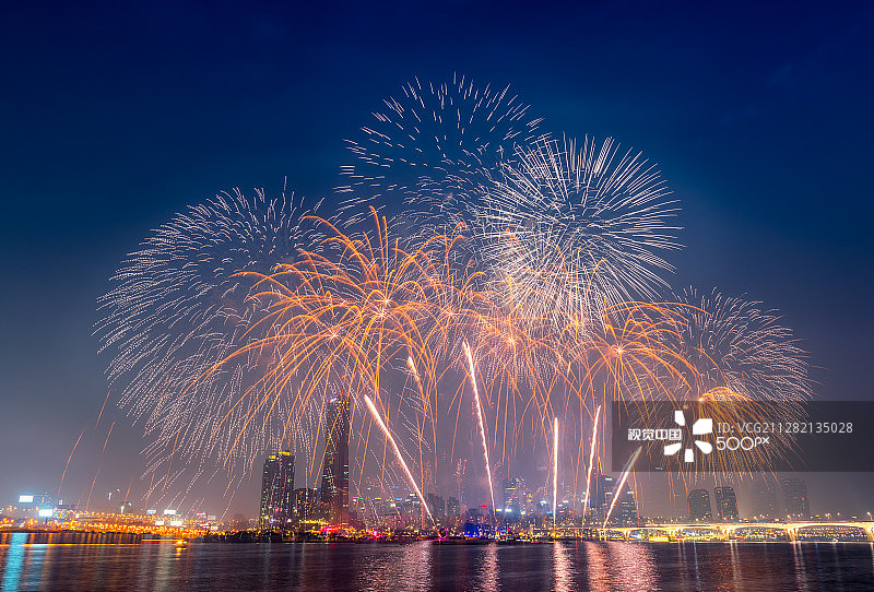 韩国首尔63大厦国际烟花节图片素材