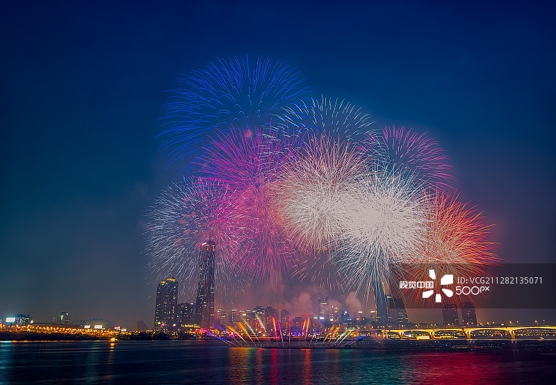韩国首尔63大厦国际烟花节图片素材