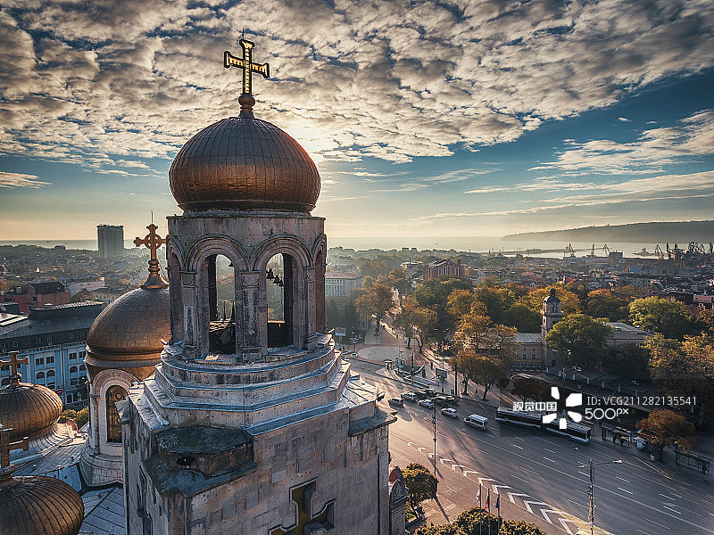 瓦尔纳圣母升天主教座堂鸟瞰图片素材