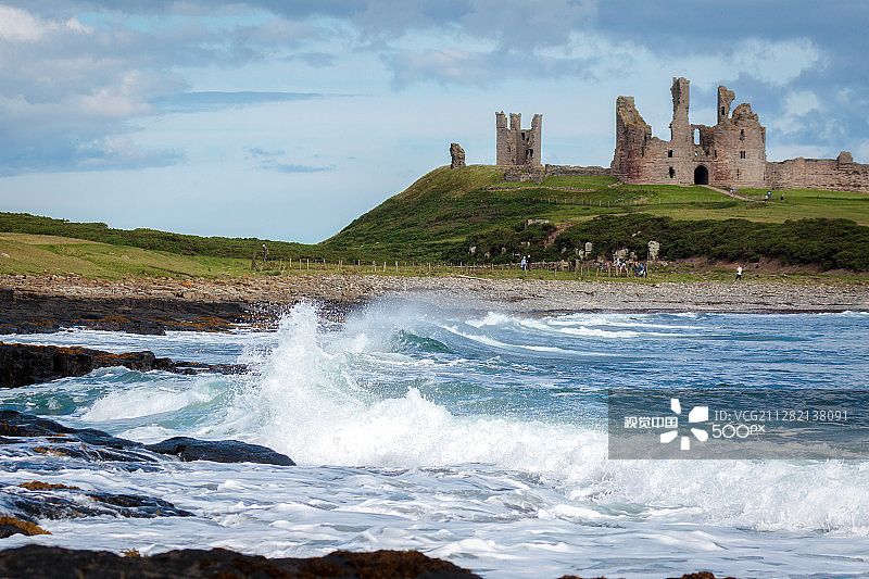 诺森伯兰郡克拉斯特的邓斯坦堡城堡风光图片素材