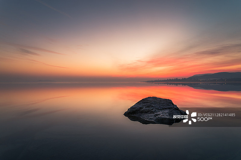 巴拉顿湖的迷人黄昏图片素材