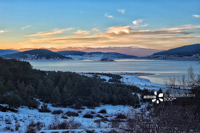 罗多彼山脉巴塔克湖图片素材