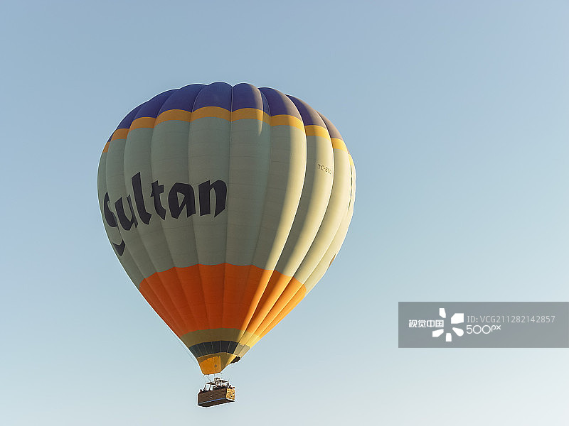 卡帕多奇亚上空的彩色热气球图片素材