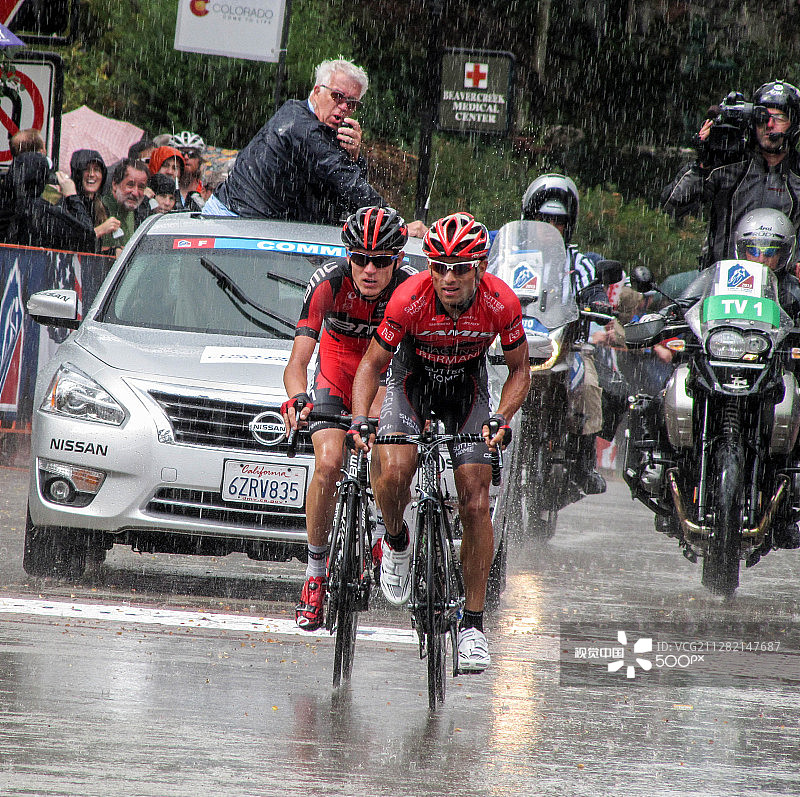 艰难的完成图片素材