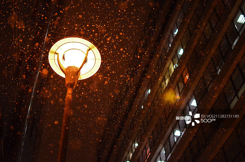 冬季夜晚的布加勒斯特图片素材