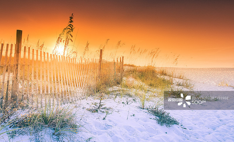 日落时分的栅栏图片素材