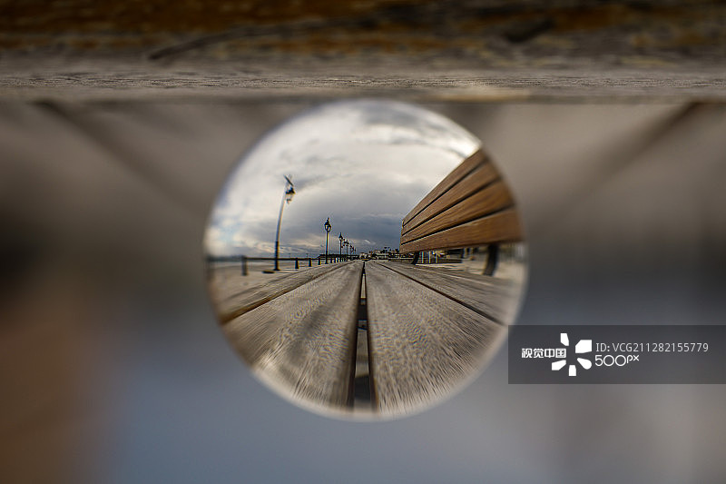 水晶球中的长椅图片素材