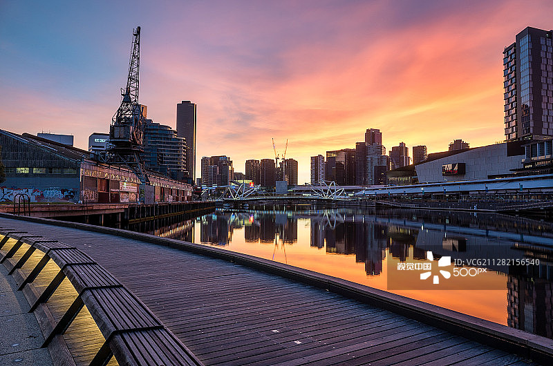 金色时分：雅拉河畔的墨尔本图片素材