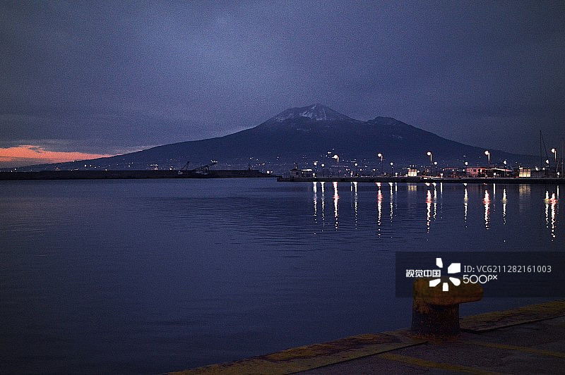 维苏威火山（夜景版）图片素材