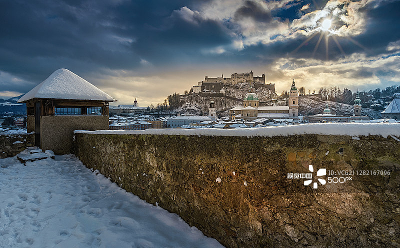 墙后风景图片素材