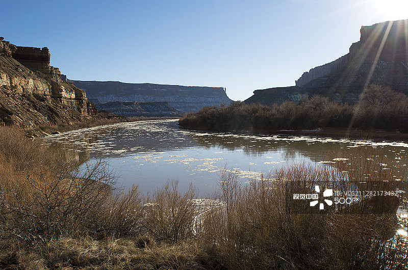 冰封绿河图片素材
