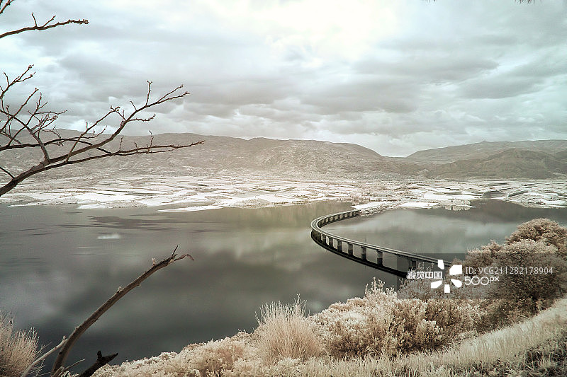 塞尔维亚桥的红外线景观 - 科扎尼图片素材