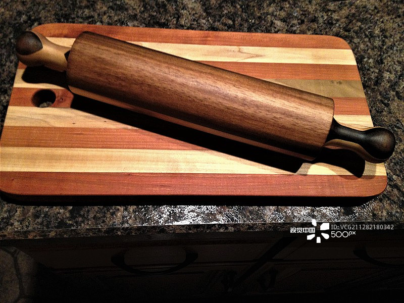 擀面杖和砧板图片素材