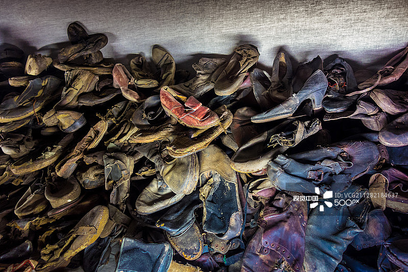 奥斯威辛集中营囚犯的鞋子图片素材