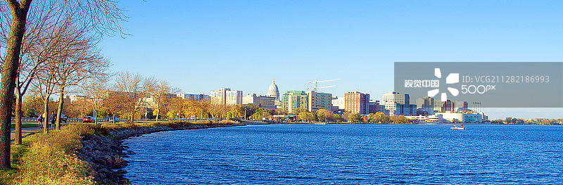 威斯康星州麦迪逊市的天际线-莫诺纳湖图片素材