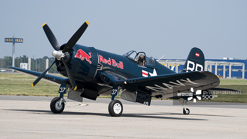 飞行公牛F4U-4海盗图片素材