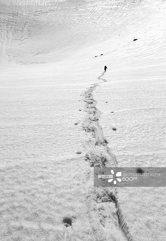 白色洞穴图片素材