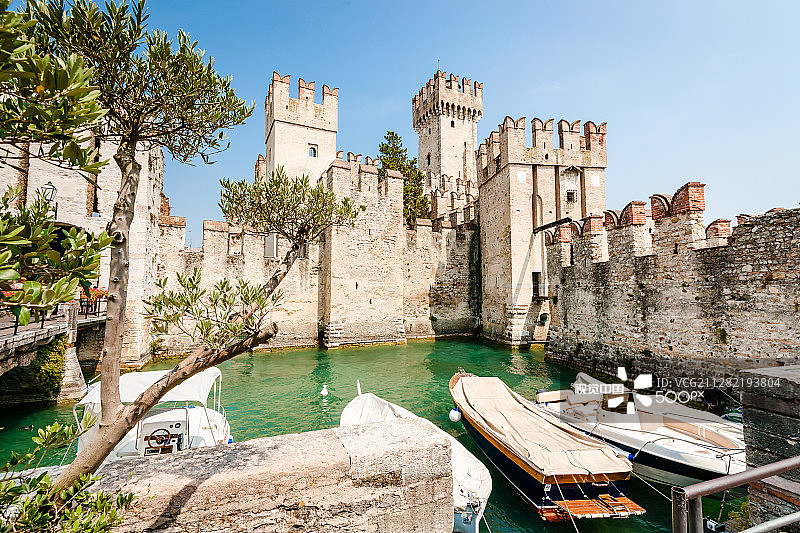 加尔达湖西尔米奥内古城堡图片素材