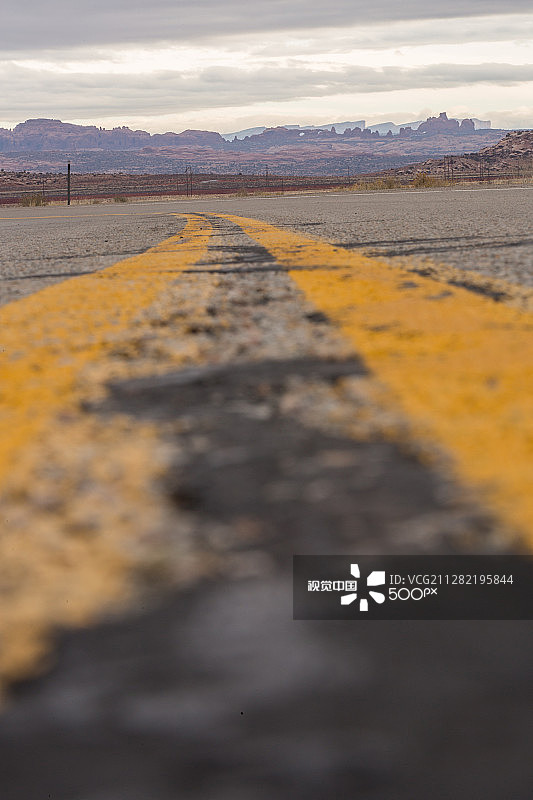 通往地平线的路图片素材