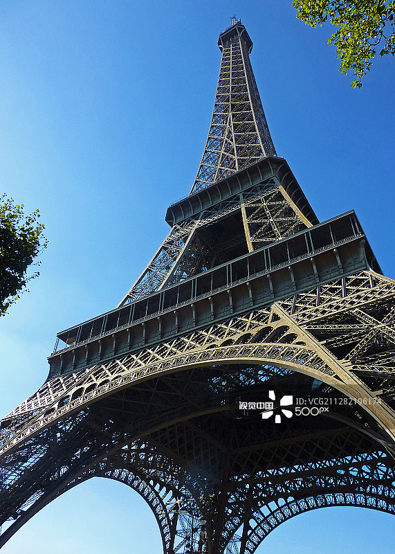 九月埃菲尔铁塔图片素材