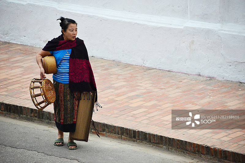 琅勃拉邦的布施仪式图片素材