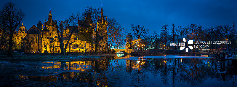 瓦伊达胡尼亚德城堡的傍晚图片素材