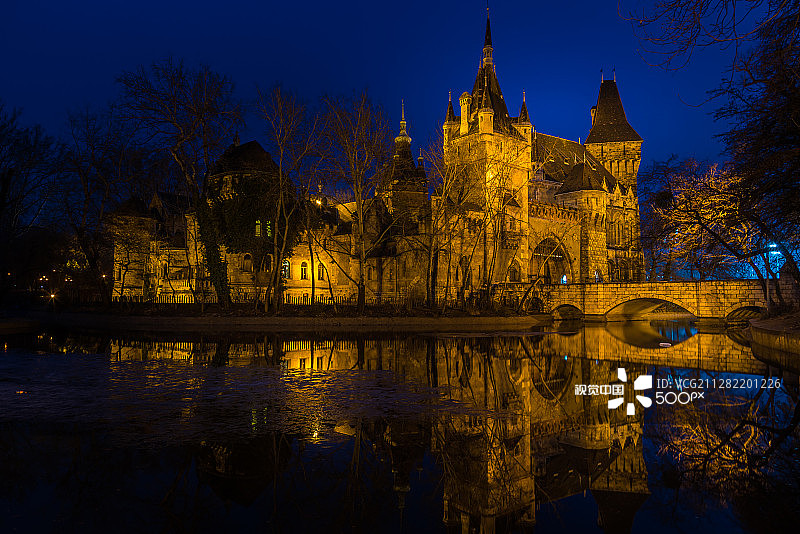 瓦伊达胡尼亚德城堡的傍晚图片素材