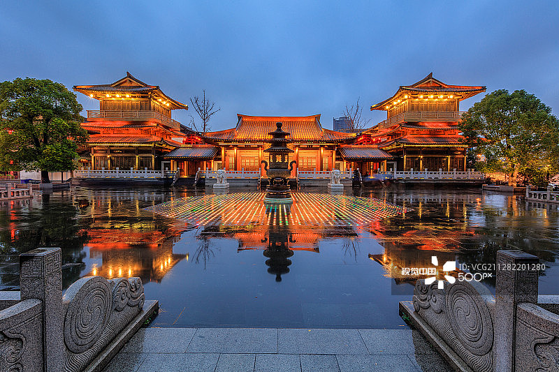 雨夜中的香积寺图片素材