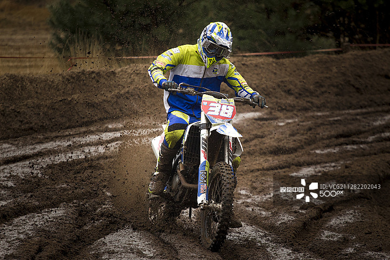 泥地越野自行车图片素材