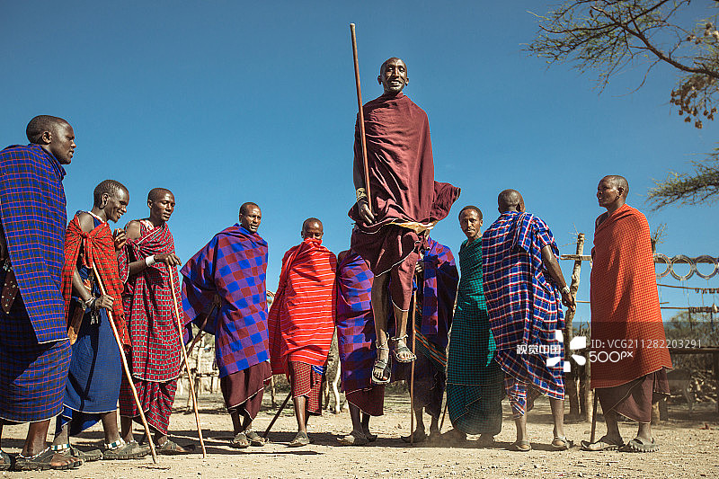 悬浮的马赛人图片素材