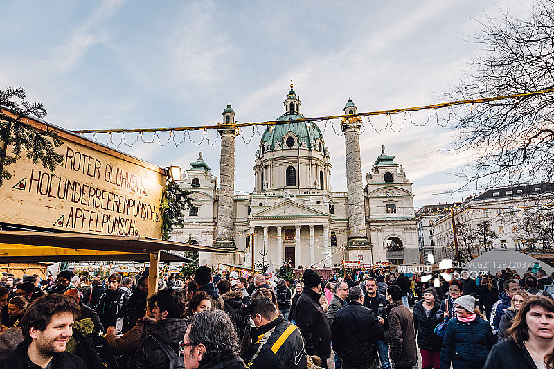 圣诞节期间的维也纳卡尔广场图片素材
