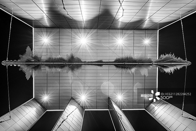 安静，听着 @KMH Stockholm图片素材