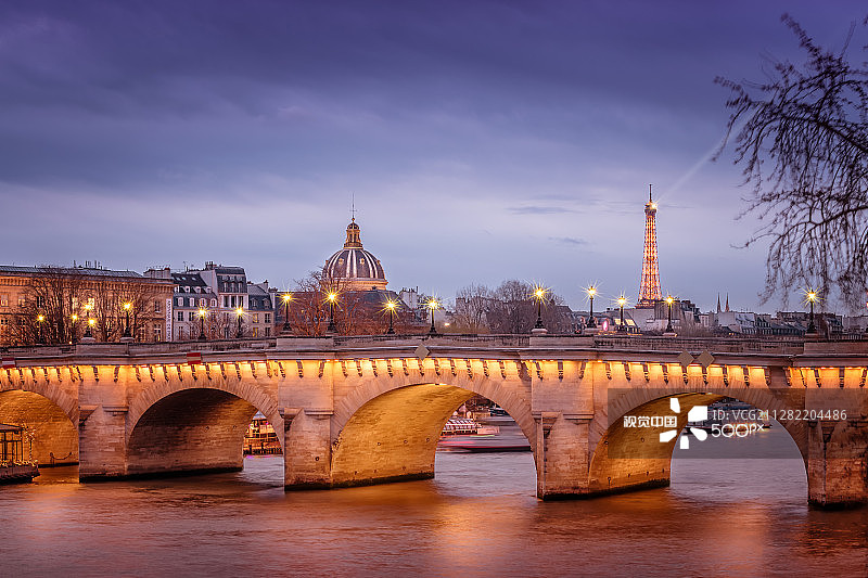 巴黎夜景：新桥图片素材