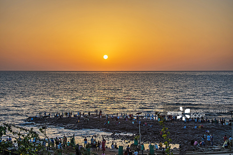 孟买班德拉海滨的日落图片素材