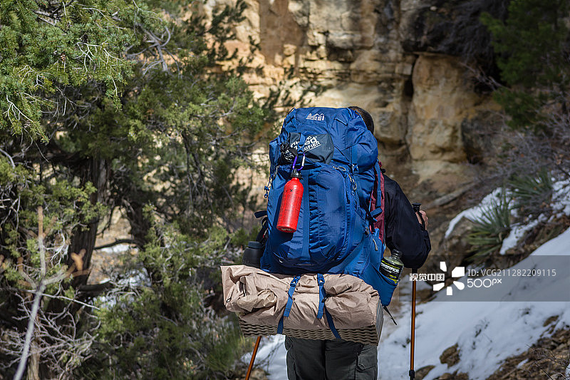 在大峡谷背包旅行图片素材