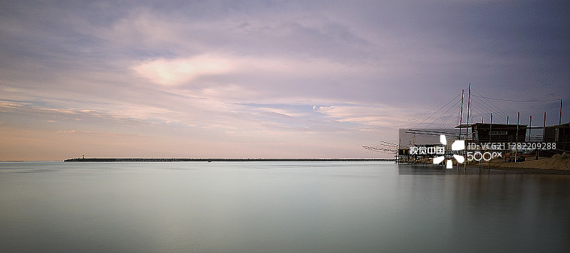 溢出的日落图片素材