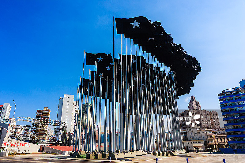 面向美国大使馆的黑色旗帜 – 古巴哈瓦那图片素材