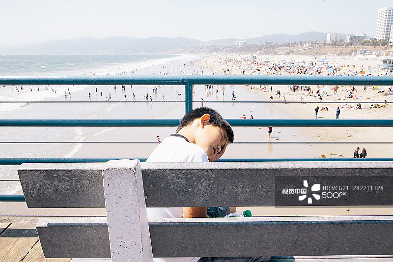 胃里装满钝剃须刀片图片素材