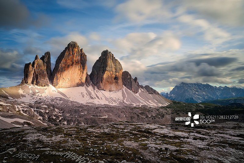 拉瓦雷多三峰山图片素材