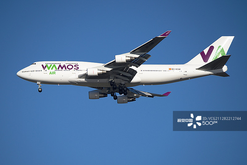 Wamos航空波音747-400图片素材