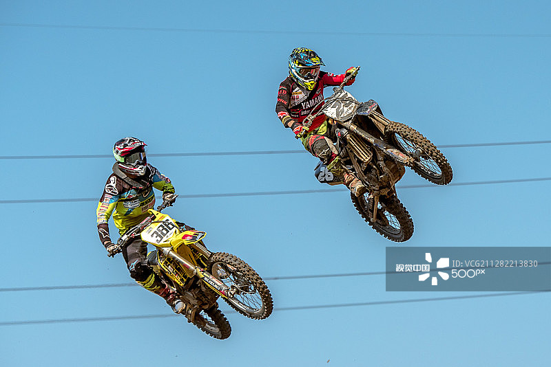 波兰摩托车锦标赛上的车手图片素材