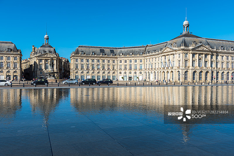 法国波尔多的镜面喷泉图片素材