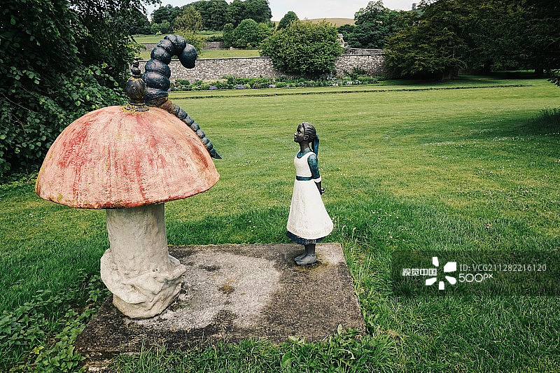 《爱丽丝梦游仙境》图片素材