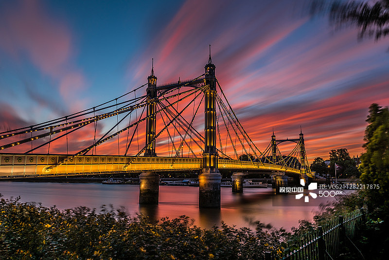 伦敦阿尔伯特桥长曝光图片素材