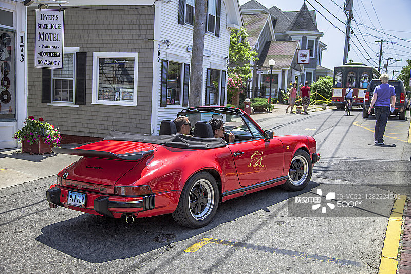 阳光下的保时捷911图片素材